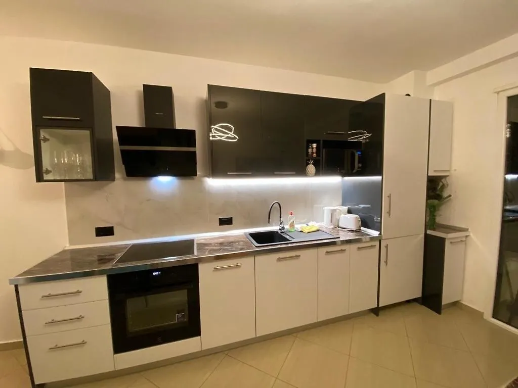 Modern Beachside Apartment 2 Durrës
